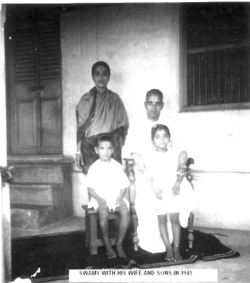 Sri ASR Swamy Dampathi with their two sons - 1945.JPG