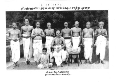 Sri ASR Swamy in his kalakshepagoshti-1959.JPG