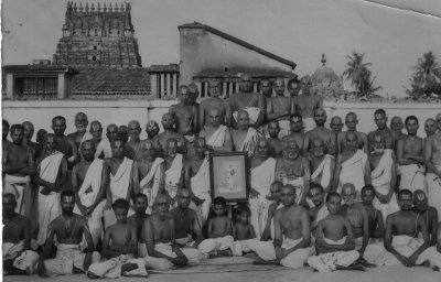 Sri DR Swamy & Sri ASR Swamy in Sadas at Kanchipuram.JPG