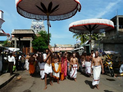 16-HH returning to the mutt with Sri Parthasarthi's honours2 (Large).JPG
