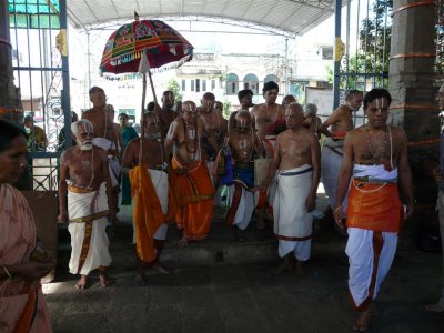 04-HH entering the thiruvallikeni temple for mangalasasanam1 (Large).JPG