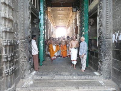 04-HH entering the thiruvallikeni temple for mangalasasanam2 (Large).JPG