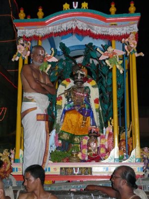 Parthasarathi purappadu in Pinnakalai vahanam.JPG