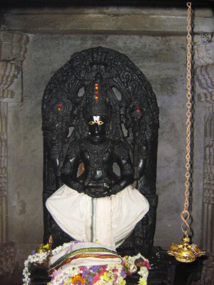 yoga madhava-Hoysala style carvings.JPG