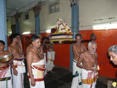 PonnadikAl jeeyar in patti ulathal.JPG