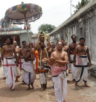 Processsion of Tirumanjana Theertham Tirunakshatram day.JPG