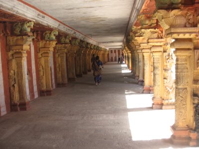 Typical pAndya nATTu style at Vanamamalai.jpg