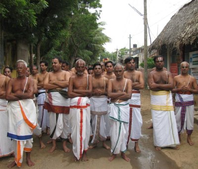 Naavaar Pughai Vethiyar 2nd day-Tirumozhi Ghosthi.JPG