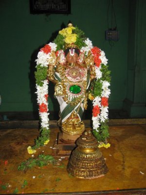 Perumal during Tiruppavai Sathumarai.JPG