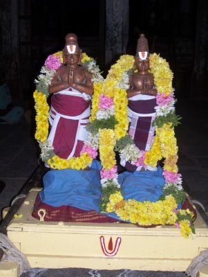 Sri Thirumazisai Azwar & Sri Kalasekara Azwar.jpg