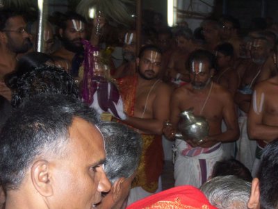 Azwar Perarulalanin Thiruvadigalai patra Kilambi vittar.jpg