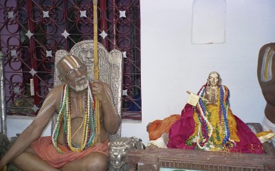 787 - 45th Azhayasingar with 43rd statue.jpg