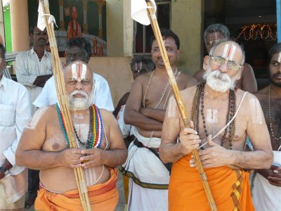 HH Yathiraja Narayana Jeeyar and HH Embar Jeeyar1.JPG