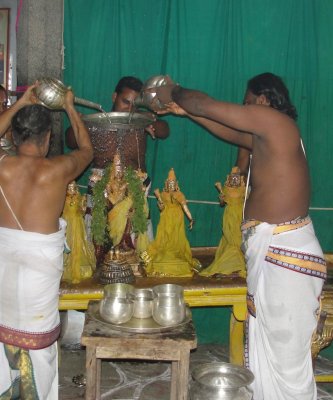 Sri Perumaal Tirumanjanam on Bogi.JPG