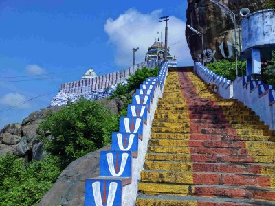 09 - Stairs to hill up.jpg