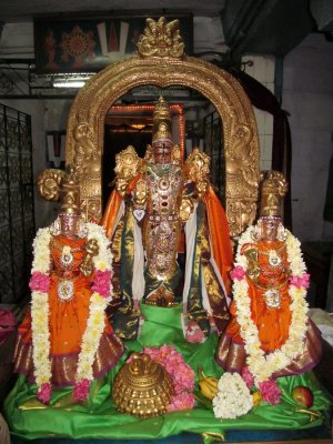  > > Sri Kannan & Sri Mukuntha Nayagan (Velukkai) Uriyadi Purappadu Uthsavam 