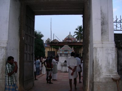 07-Thirukkavalampadi-entrance.jpg