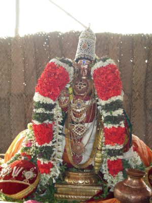 VAdivazhagia Nambi smiling with NamperumAL's ThiruvABharaNam.jpg