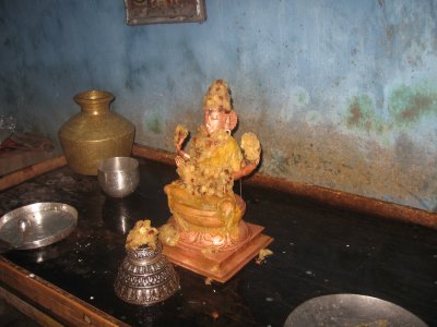 04-1-ThAyAr panchAmrutha thirumanjanam.jpg