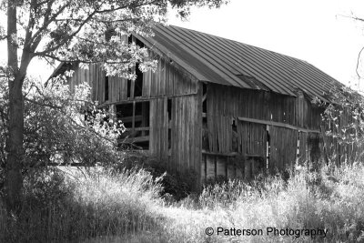 Harder Road Barn BW copy.jpg