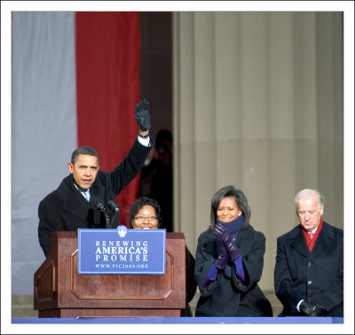 Obama at the Baltimore War Memorial Plaza January 17, 2009