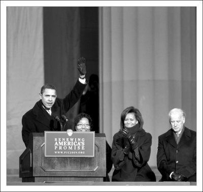 Obama at the Baltimore War Memorial Plaza January 17, 2009