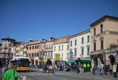 Shops around the Prato