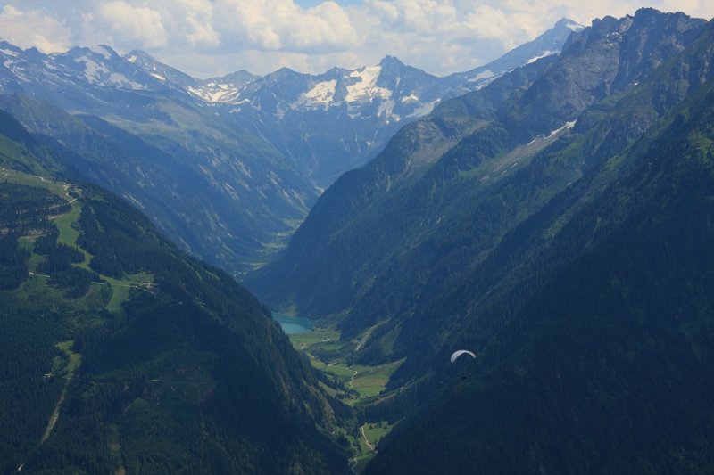 Stillup Valley & paraglider