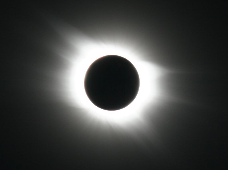 Totality, Libya, 29 March 2006 - long exposure