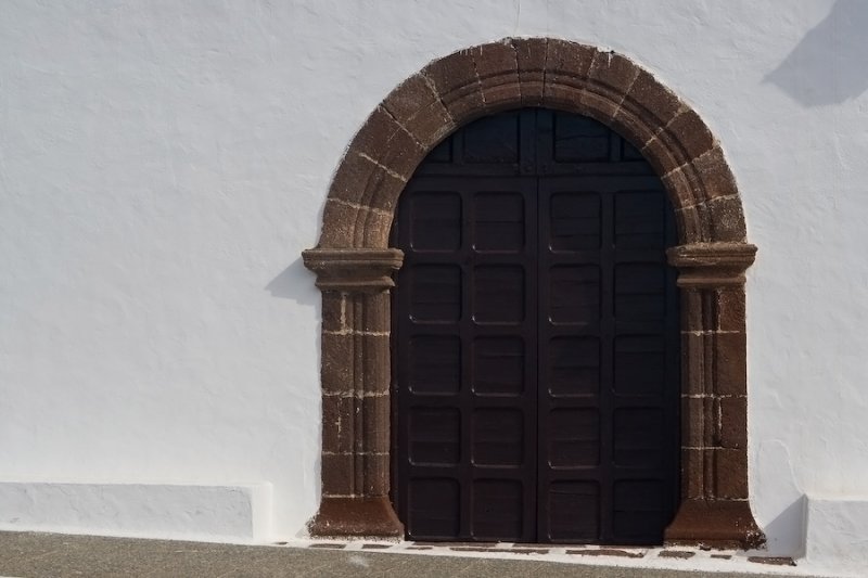 the door (church in Femes)