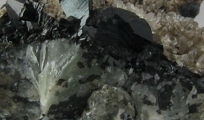 Calcite/Babingtonite/Prehnite Detail