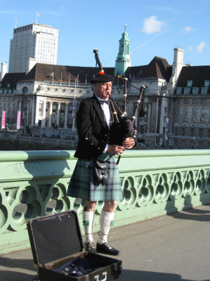 Bagpipes on Westminster Bridge