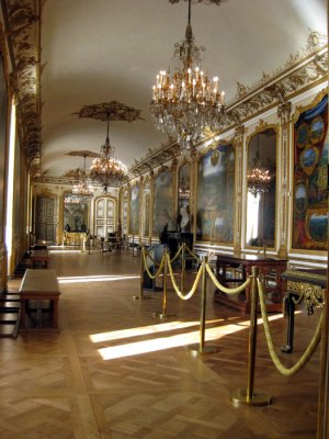 A hallway reminiscent of Versailles