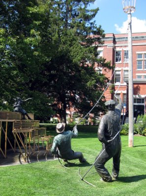 Sculpture commemorating the raising of the tent