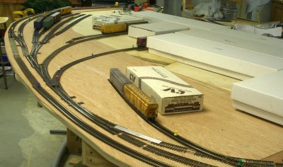 Modified warehouse track arrangement