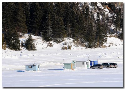 Cabanes: Pche blanche sur le Saguenay gel