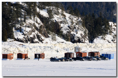 Cabanes: Pche blanche sur le Saguenay gel