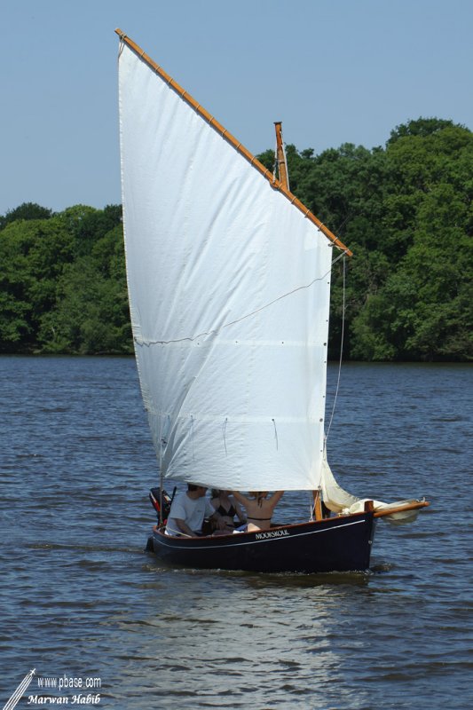 Nantes - Bateau sur lErdre
