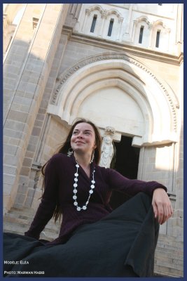 la - On the steps of the church / Sur les marches de l'glise