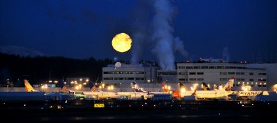 Full moon over Boeing