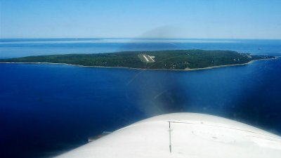 Makinac Island airport (KMCD)