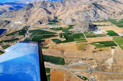 steep approach into Chelan (S10)