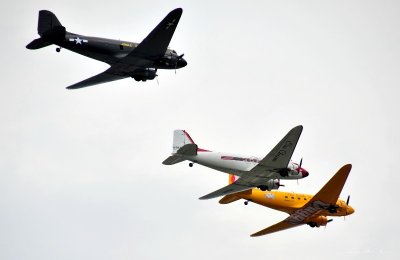 DC-3 in formation