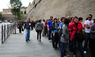 long line for Vatican Museums
