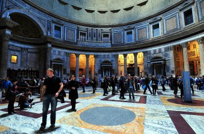 tourists inside Pantheon