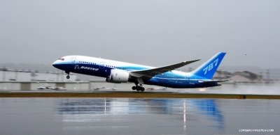 Boeing Dreamliner 787 Reflection