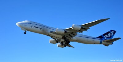 Boeing 747-8F overhead