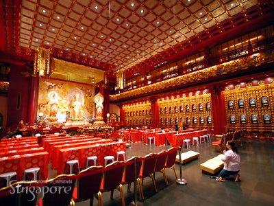 Inside Buddha tooth relic temple