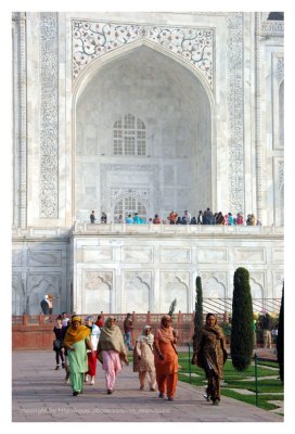 Lots of people in Taj