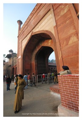 East gate; entering Taj Mahal